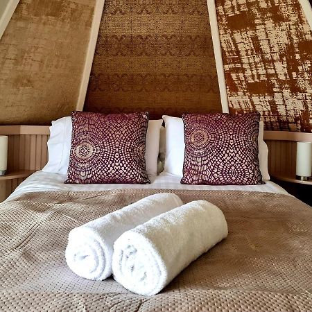 Westwell Hall Guest Accommodation, Bed & Breakfast, Luxury Rooms 일프러컴 외부 사진