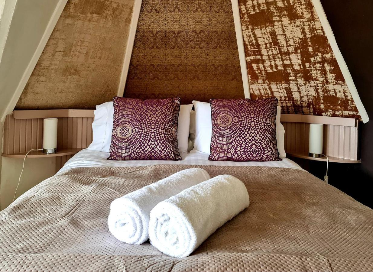 Westwell Hall Guest Accommodation, Bed & Breakfast, Luxury Rooms 일프러컴 외부 사진