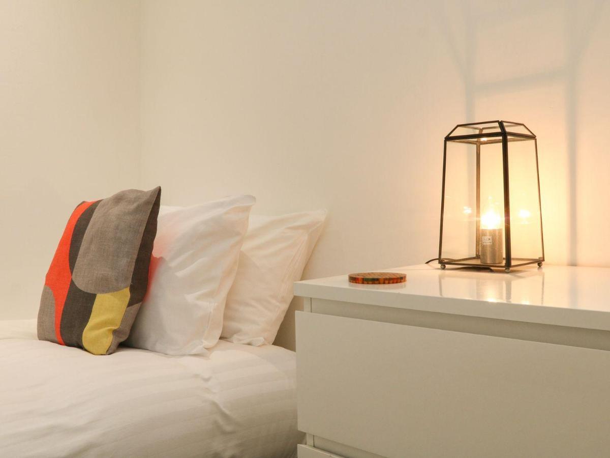 Westwell Hall Guest Accommodation, Bed & Breakfast, Luxury Rooms 일프러컴 외부 사진