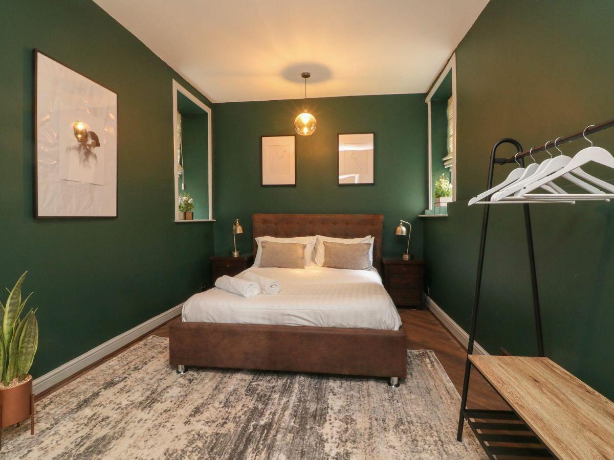 Westwell Hall Guest Accommodation, Bed & Breakfast, Luxury Rooms 일프러컴 외부 사진