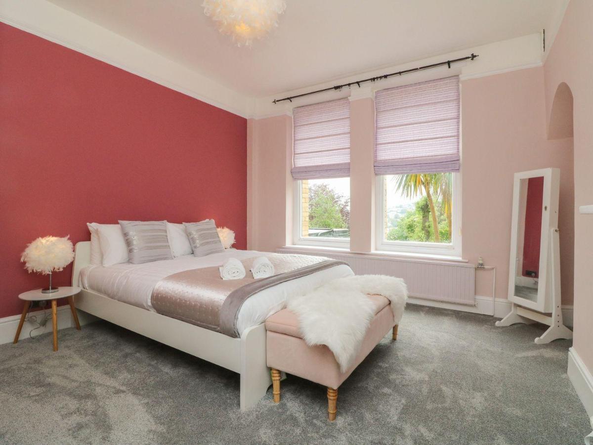 Westwell Hall Guest Accommodation, Bed & Breakfast, Luxury Rooms 일프러컴 외부 사진